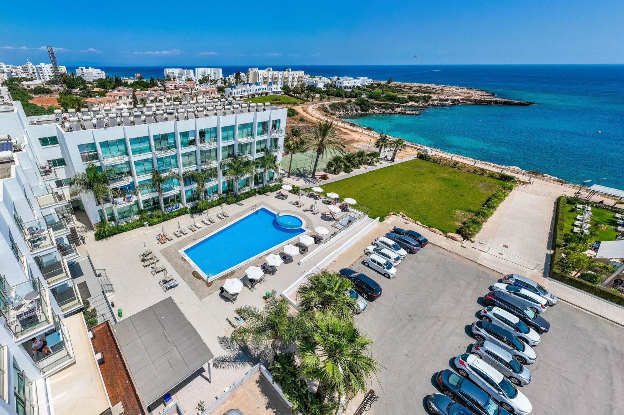 Gabriela - Coralli Beachfront Apartment Protaras Exterior foto